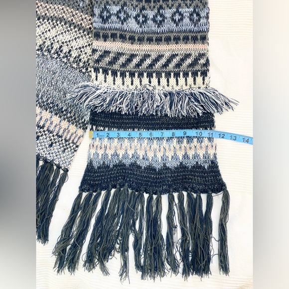 NWT American Eagle Fringed Knit Scarf - Picture 2 of 10